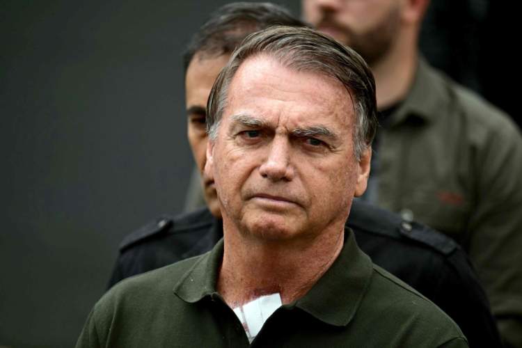 Jair Bolsonaro i nënshtrohet ndërhyrjes për lemzën kronike