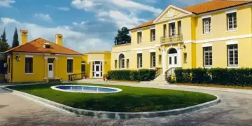 Ambasada Amerikane: Mashtrimi për martesë në SHBA mund të sjellë dënime të rënda dhe pasoja serioze