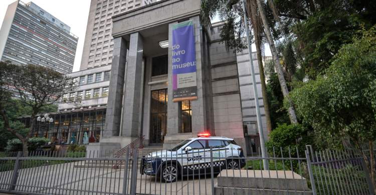 Pas skandalit në Luvër, një tjetër goditje për botën e artit: Gravurat e rralla franceze zhduken nga biblioteka në Sao Paulo!