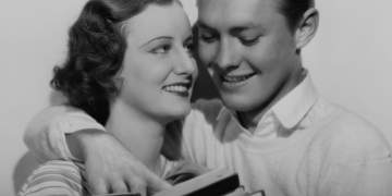 Studimi: Burrat që martohen me gra inteligjente kanë trurin më të shëndetshëm më vonë në jetë