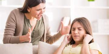 Gabimet e zakonshme të prindërve që ulin vetëbesimin e fëmijëve: çfarë thonë specialistët