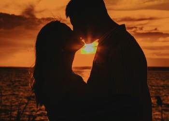 Puthjet janë të mira për shëndetin: ja si ndikojnë në trupin tuaj