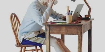 Mjekët paralajmërojnë: Të rrish dy orë ulur pa ndërprerje mund të jetë po aq e dëmshme sa pirja e cigareve