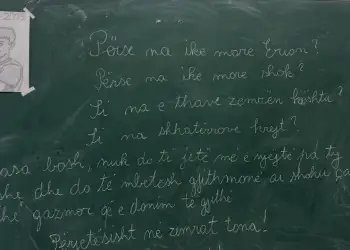 Vdekja e 15-vjeçarit pasi u godit me thikë në zemër, shokët e tij me dedikim prekës: Pse na ike Erion?!