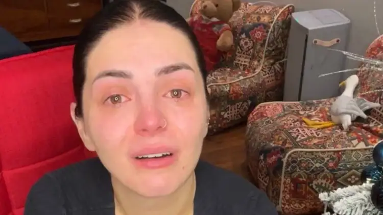 Fifi shpërthen në lot gjatë një transmetimi live: “Mos ma përmendni djalin, çka ju ka ba?”