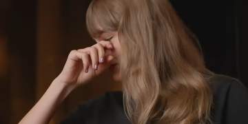 Çfarë ndodhi? Taylor Swift shpërthen në lot pak para se të dalë në skenë