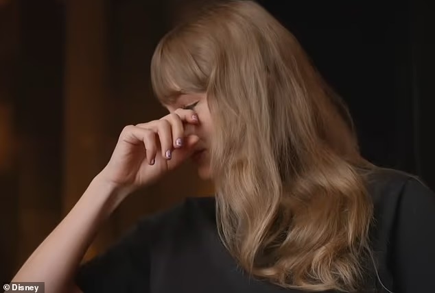 Çfarë ndodhi? Taylor Swift shpërthen në lot pak para se të dalë në skenë