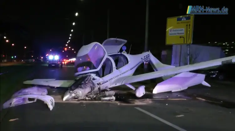 Aeroplani përfundon në rrugë gjatë uljes emergjente në Mannheim, tre të plagosur