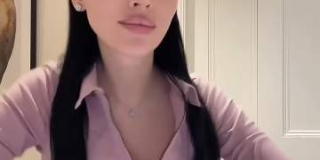 Pas bujës së madhe të tradhtisë, Wizard Liz mirëpret fëmijën e saj të parë me Landon