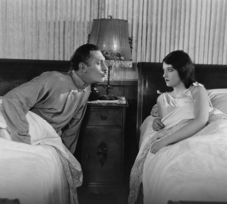 Studimi: Çiftet me dhoma të ndara janë më të lumtur