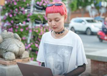 Pse Gen Z po u fsheh të vërtetën familjarëve për punën?