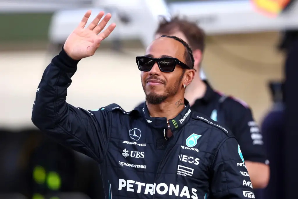 Çfarë bëri Lewis Hamilton në Maranello që emocionoi gjithë stafin e Ferrarit?