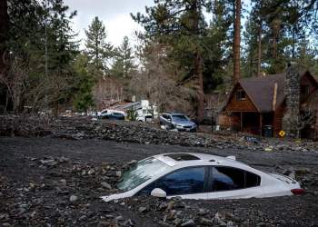 Stuhitë shkatërruese përmbysin Kaliforninë Jugore: Të paktën tre të vdekur dhe rrezik për rrëshqitje dheu