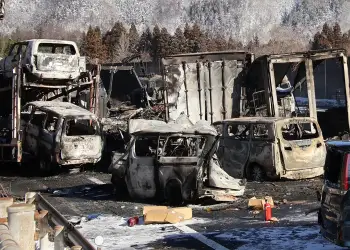 Aksidente zinxhir në Japoni nga bora dhe akulli: Dy të vdekur dhe 26 të plagosur