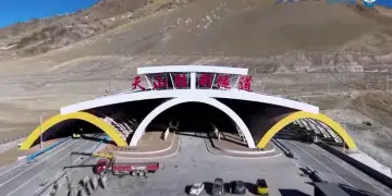 Kina hap tunelin më të gjatë në botë!