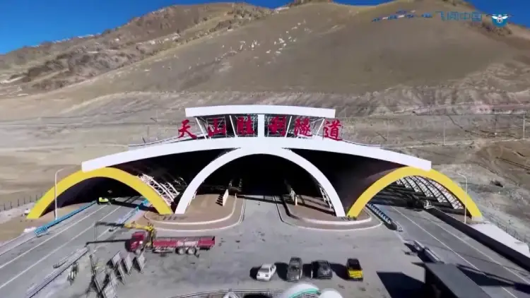 Kina hap tunelin më të gjatë në botë!