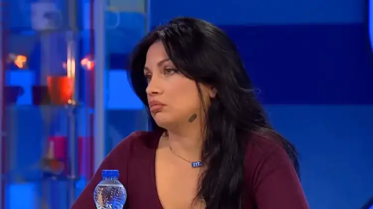 Shkurta Haxhia kritikon Elijonën: “Një person false, po ec me badigarda dhe avokatë”