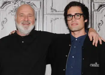 Djali i Rob Reiner-it, Nick, merret në pyetje pas vdekjes së prindërve të tij!