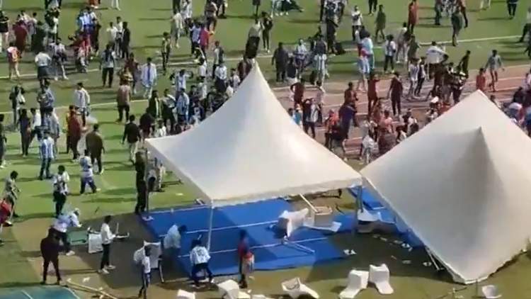 Skena turpi në turneun e Messit në Indi: Kaos dhe incidente absolute