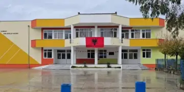 E trishtë! Ndërron jetë pas një jave në koma nxënësi që u plagos me thikë në zemër në Durrës