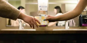Evropë/ Çfarë përfitimesh gëzojnë gratë kur kanë ciklin menstrual dhe në cilat vende?