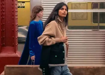 Kush është modelja që hapi sfilatën e Chanel? Reagimi i prindërve të saj