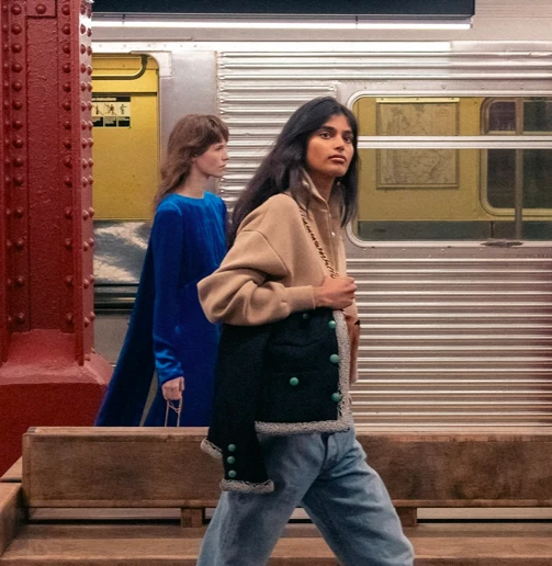 Kush është modelja që hapi sfilatën e Chanel? Reagimi i prindërve të saj