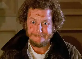 Si fitoi miliona personazhi negativ i filmit “Home Alone”?