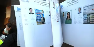 Tension dhe dhimbje/ Hong Kongu shkon në zgjedhje pas tragjedisë së fundit