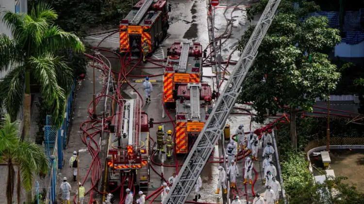 Zjarri masiv në Hong Kong/ Numri i të vdekurve arrin në 151, arrestohen 13 persona