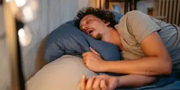 Gërhitja gjatë natës mund të paralajmërojë rrezikun e dështimit të zemrës