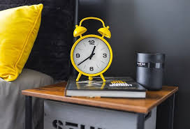 Të shkosh në shtrat në të njëjtën orë çdo natë mund të ulë tensionin e gjakut