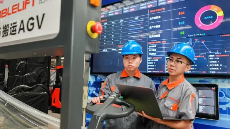 Kur puna nuk ndalet kurrë: Rregulli kinez 996 po miratohet në SHBA