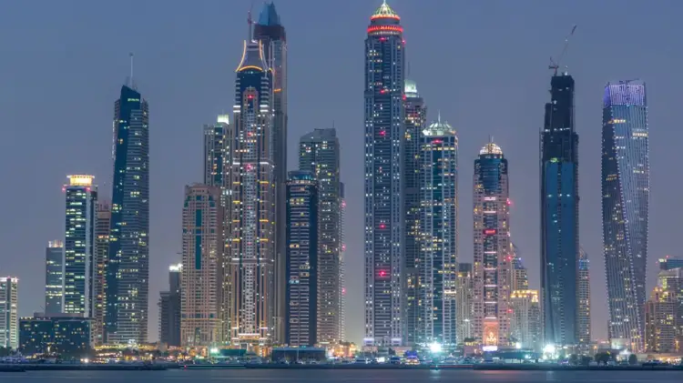 Stuhi të forta kërcënojnë Dubain, policia u bën thirrje banorëve të shmangin udhëtimet