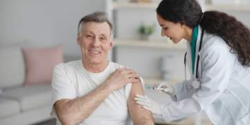 Vaksina kundër herpes zoster mund të ulë rrezikun e demencës, studimet sjellin prova të reja premtuese