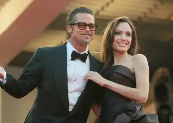 Pitt fiton padinë për Chateau Miraval: Jolie duhet të dorëzojë emailet dhe mesazhet