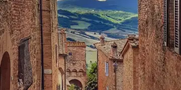 Ky qytet toskan paguan qiranë tuaj dhe ju ndihmon të blini një shtëpi