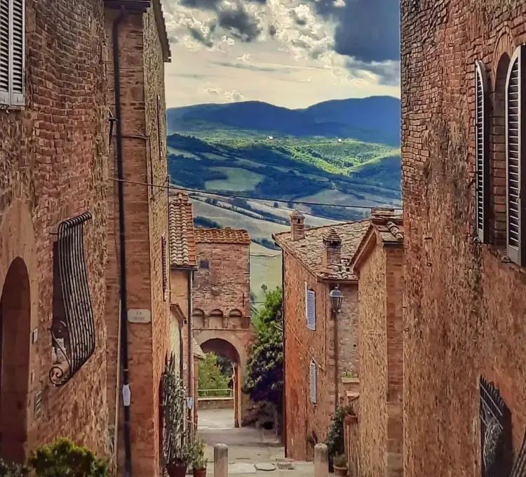 Ky qytet toskan paguan qiranë tuaj dhe ju ndihmon të blini një shtëpi