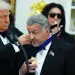Sylvester Stallone nderohet në Kennedy Center Honors, paraqitja e tij me bastun dhe prania e Trump në ceremoni