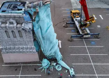 Brazil: Rëzohet imitimi 24-metërsh i Statujës së Lirisë pas erës së fortë