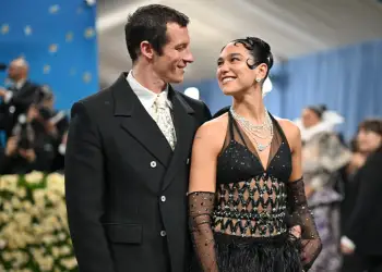 Callum Turner! Ylli me të cilin u dashurua Dua Lipa është një ish-model, synon rolin e James Bond