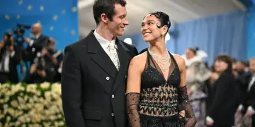 Callum Turner! Ylli me të cilin u dashurua Dua Lipa është një ish-model, synon rolin e James Bond