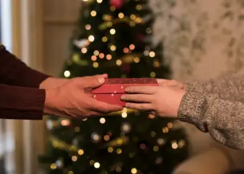 Shenjat e zodiakut që dinë të japin dhuratat më të mira