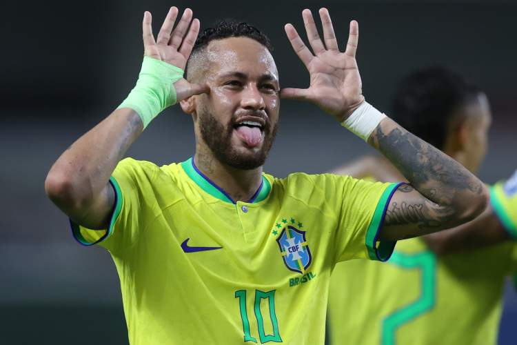 Neymar rinovon kontratën me Santosin deri në dhjetor 2026