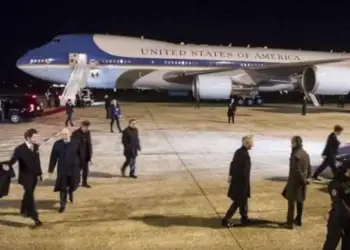 Probleme teknike në aeroplanin e Presidentit Donald Trump, Air Force One kthehet mbrapsht