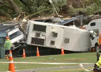 Tragjedi në Zelandën e Re: Dy të vdekur dhe persona të bllokuar pas rrëshqitjeve të dheut