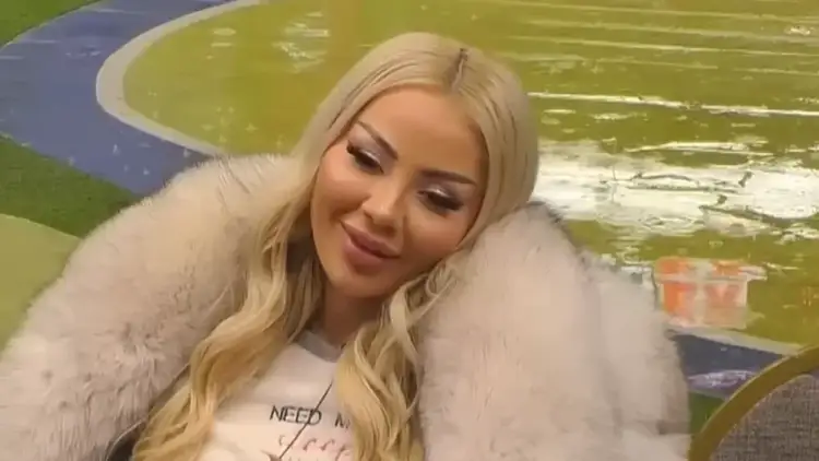 “Më ka dashur kur s’isha askushi”/ Benita flet për raportin e saj jashtë shtëpisë