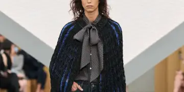 Pesë trendet e xhinseve që do të veshim në 2026!