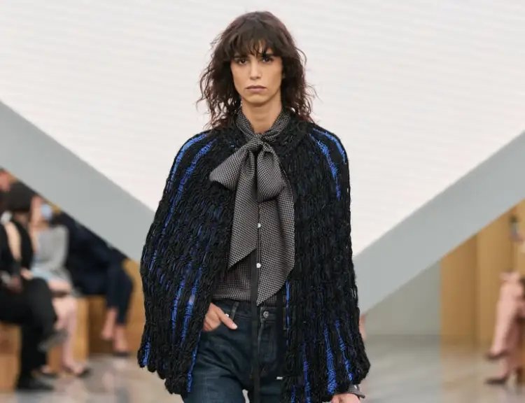 Pesë trendet e xhinseve që do të veshim në 2026!