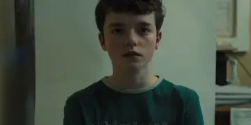 Seriali “Adolescence” triumfon në Critics Choice Awards me plot 4 çmime!